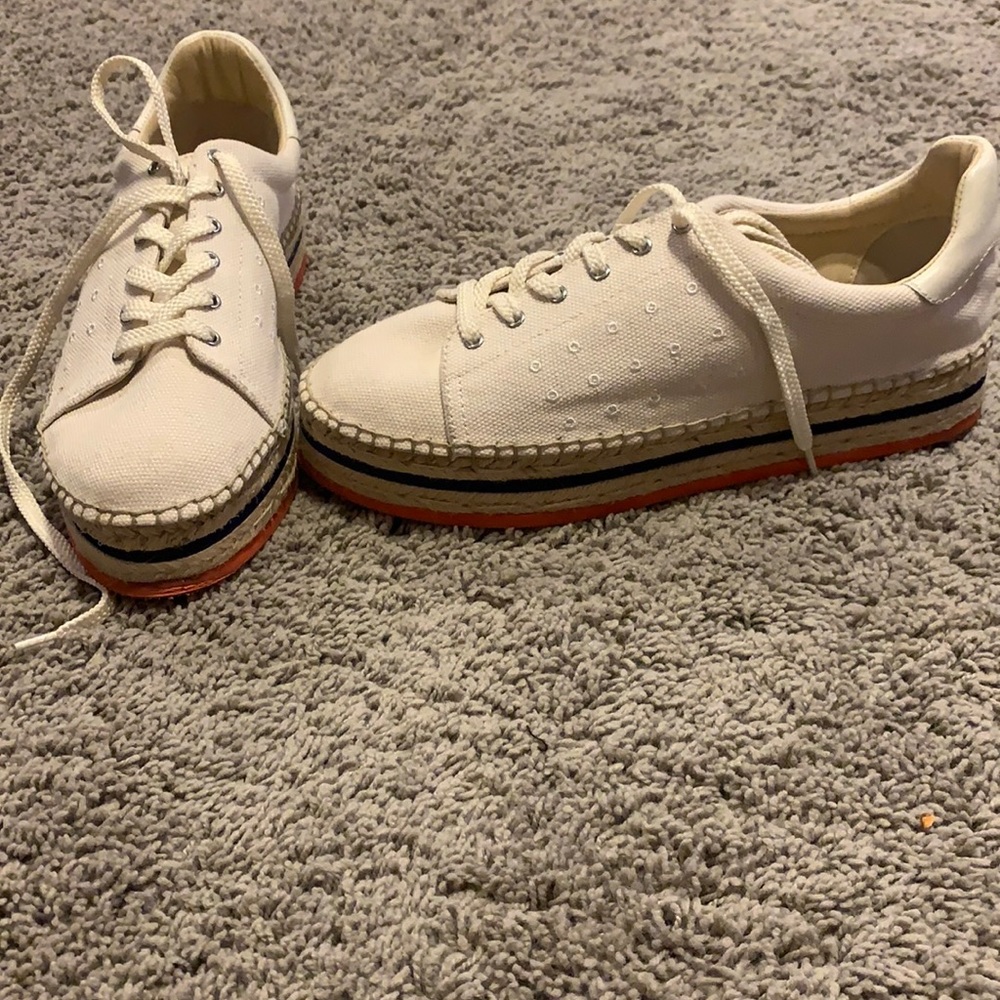Vince Camuto sneaker size 9 great condition